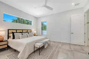 2010 Hyde Park Cir, Sarasota, FL 34239 - Photo 21