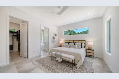 2010 Hyde Park Circle, Sarasota, FL 34239 - Photo 9