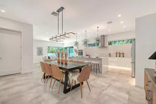 2010 Hyde Park Cir, Sarasota, FL 34239 - Photo 11