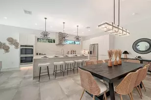 2010 Hyde Park Cir, Sarasota, FL 34239 - Photo 7