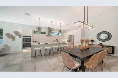 2010 Hyde Park Circle, Sarasota, FL 34239 - Photo 5
