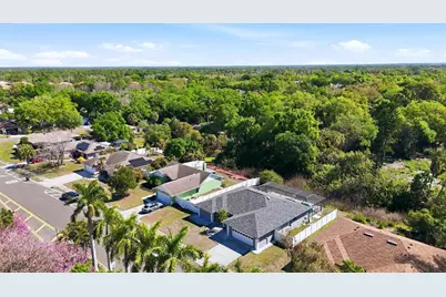 8421 Country Park Way, Sarasota, FL 34243 - Photo 5