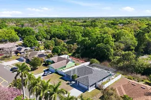 8421 Country Park Way, Sarasota, FL 34243 - Photo 5