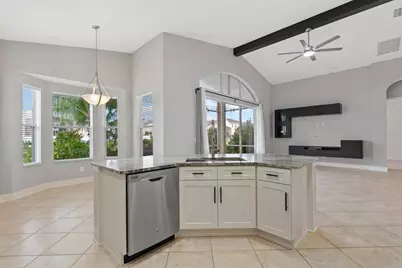 6634 38th Street E, Sarasota, FL 34243 - Photo 13