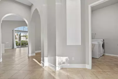 6634 38th Street E, Sarasota, FL 34243 - Photo 3