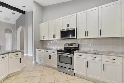 6634 38th Street E, Sarasota, FL 34243 - Photo 11