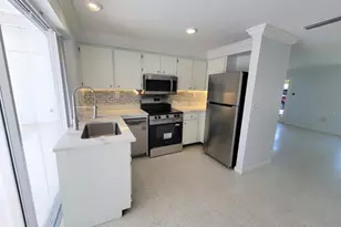 401 Sunnyside Dr, Venice, FL 34293 - Photo 5