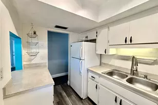 2217 Hopkins Dr W, Bradenton, FL 34207 - Photo 9