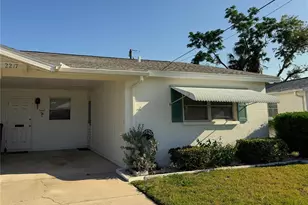 2217 Hopkins Dr W, Bradenton, FL 34207 - Photo 1