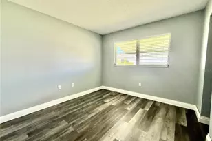 2217 Hopkins Dr W, Bradenton, FL 34207 - Photo 7