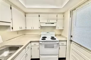2217 Hopkins Dr W, Bradenton, FL 34207 - Photo 11