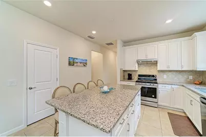 7013 Hanover Court, Lakewood Ranch, FL 34202 - Photo 13