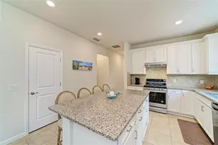 7013 Hanover Ct, Lakewood Ranch, FL 34202 - Photo 13