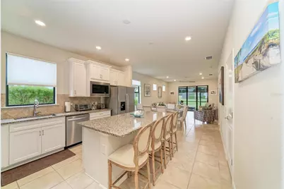 7013 Hanover Court, Lakewood Ranch, FL 34202 - Photo 9