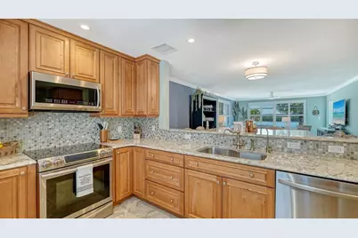 605 Sutton Place #201, Longboat Key, FL 34228 - Photo 9