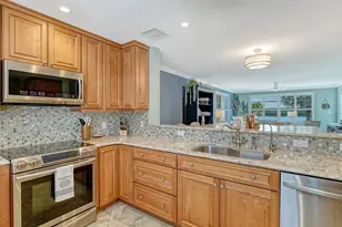 605 Sutton Pl, Longboat Key, FL 34228 - Photo 9