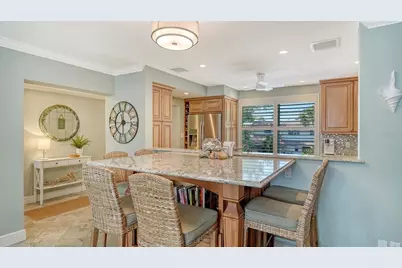 605 Sutton Place #201, Longboat Key, FL 34228 - Photo 9