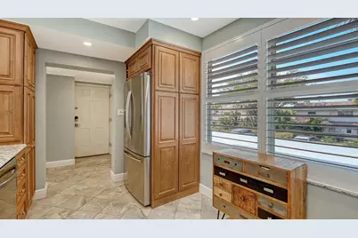 605 Sutton Place #201, Longboat Key, FL 34228 - Photo 11