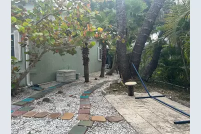 7715 33rd Lane E, Sarasota, FL 34243 - Photo 7