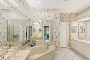 3864 Chatsworth Greene Ct, Sarasota, FL 34235 - Photo 9