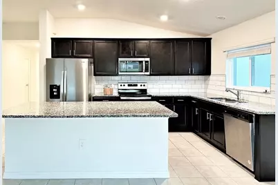 3540 74th Avenue Cir E, Sarasota, FL 34243 - Photo 3