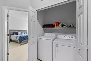 3831 Parkridge Cir, Sarasota, FL 34243 - Photo 13