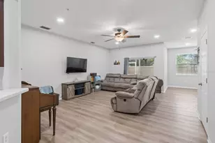 3831 Parkridge Cir, Sarasota, FL 34243 - Photo 5