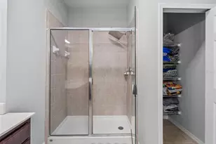 3831 Parkridge Cir, Sarasota, FL 34243 - Photo 19