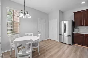 3831 Parkridge Cir, Sarasota, FL 34243 - Photo 9