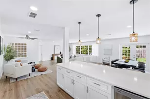 2949 Bougainvillea St, Sarasota, FL 34239 - Photo 15