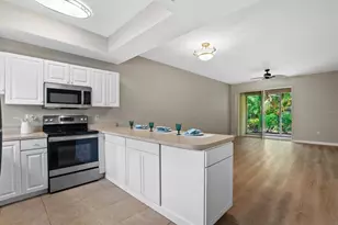 4275 Castlebridge Ln, Sarasota, FL 34238 - Photo 11