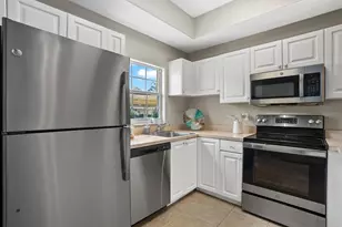 4275 Castlebridge Ln, Sarasota, FL 34238 - Photo 9