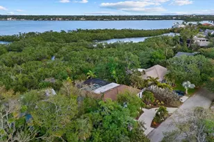 704 Tropical Cir, Sarasota, FL 34242 - Photo 3