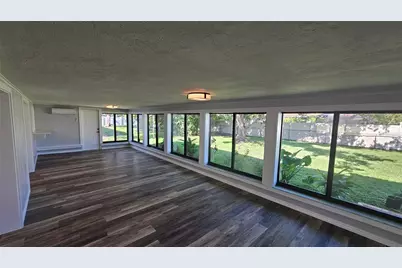 3317 Pine Valley Drive, Sarasota, FL 34239 - Photo 9