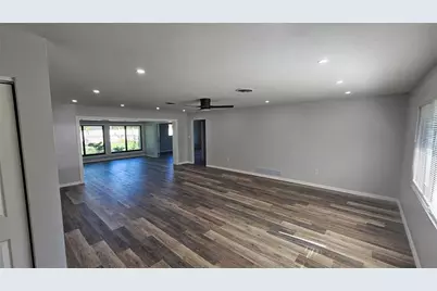 3317 Pine Valley Drive, Sarasota, FL 34239 - Photo 5