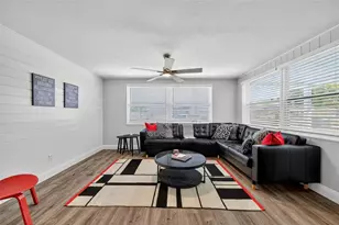 2806 Upper Tangelo Dr, Sarasota, FL 34239 - Photo 9