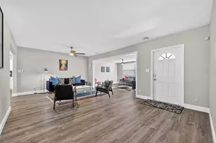 2806 Upper Tangelo Dr, Sarasota, FL 34239 - Photo 7