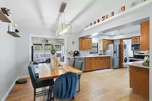 2456 Arden Dr, Sarasota, FL 34232 - Photo 9