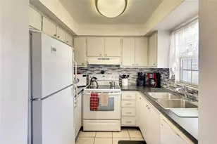 305 47th Ave Dr W, Bradenton, FL 34207 - Photo 5