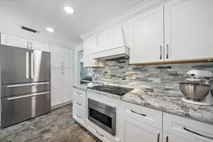 2431 Bispham Rd, Sarasota, FL 34231 - Photo 11