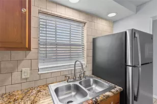 2727 75th St W, Bradenton, FL 34209 - Photo 11