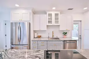 2181 Hyde Park St, Sarasota, FL 34239 - Photo 5