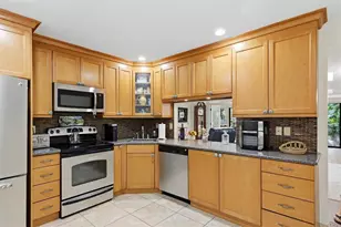 3351 Thornwood Rd, Sarasota, FL 34231 - Photo 9