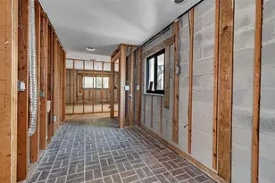 1040 Sylvan Dr, Sarasota, FL 34234 - Photo 17