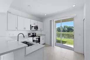 6135 Fairmont Ln, Palmetto, FL 34221 - Photo 7