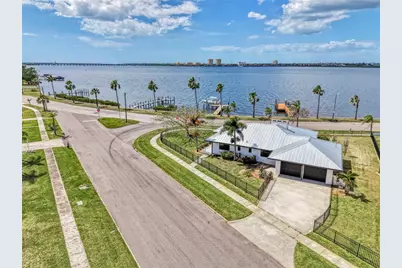 1822 Riverside Drive E, Bradenton, FL 34208 - Photo 1