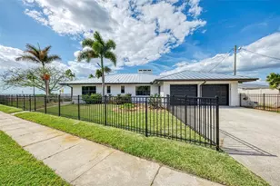 1822 Riverside Dr E, Bradenton, FL 34208 - Photo 3