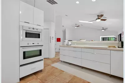 4750 Tivoli Avenue, Sarasota, FL 34235 - Photo 15