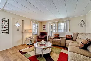 80 Del Rio Dr, Palmetto, FL 34221 - Photo 9