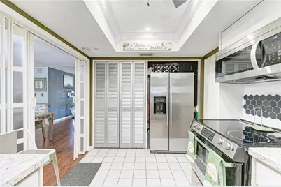 7236 Las Casas Dr, Sarasota, FL 34243 - Photo 15